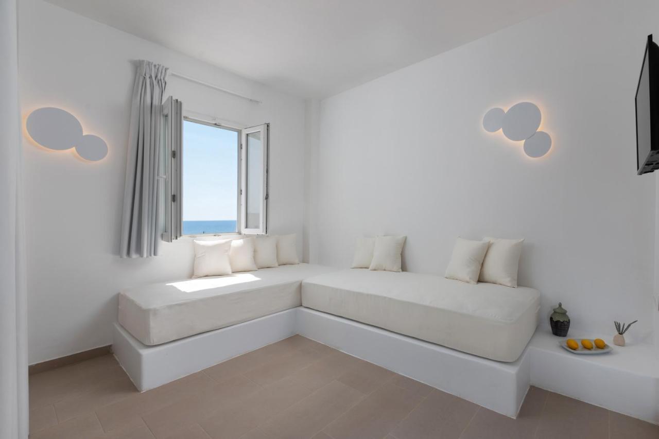 Voca Hotel & Suites Kamári エクステリア 写真